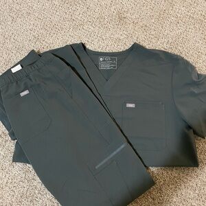 Extra large, bonsai green fig scrubs